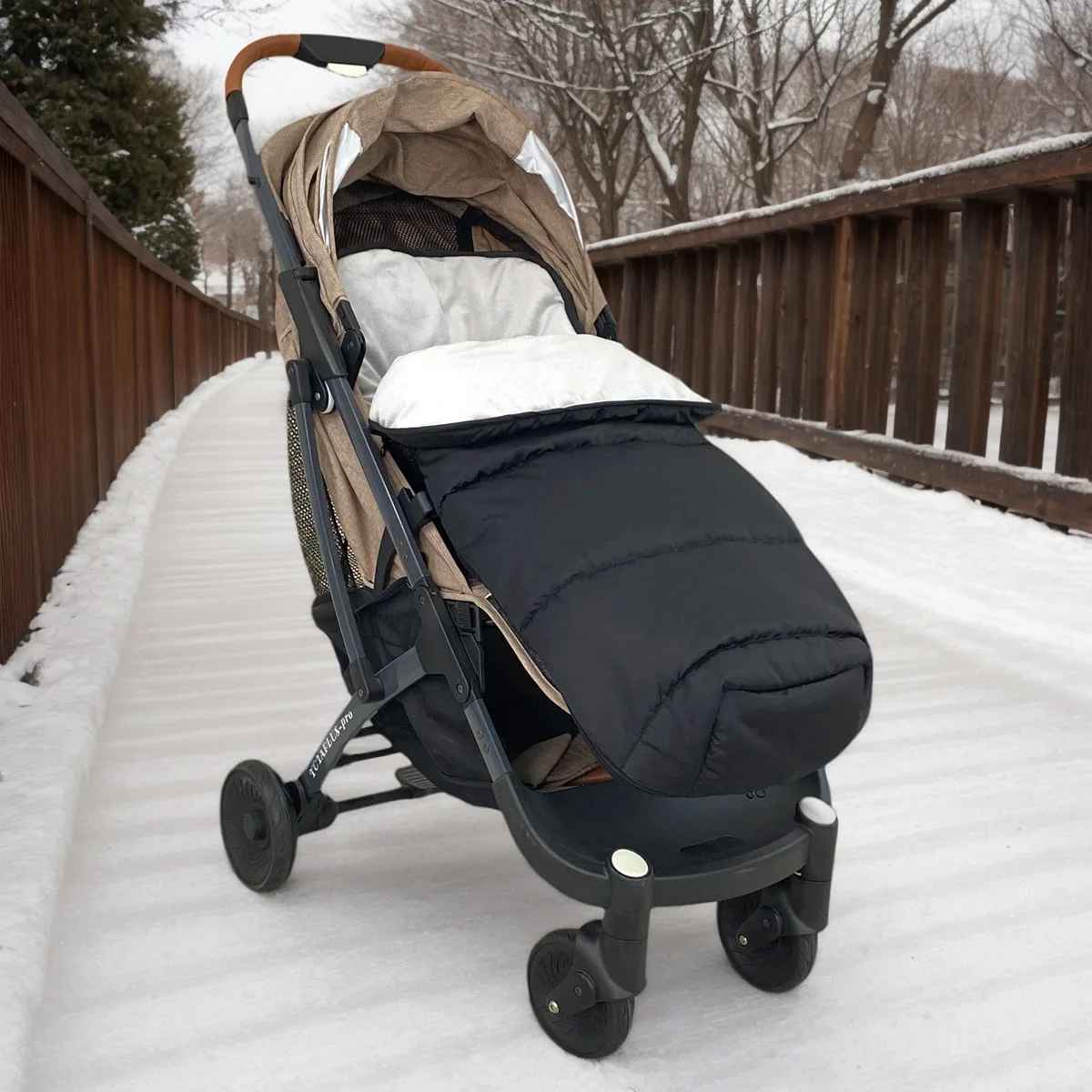 chanceliere bebe hiver polaire imperméable fixé sur la poussette