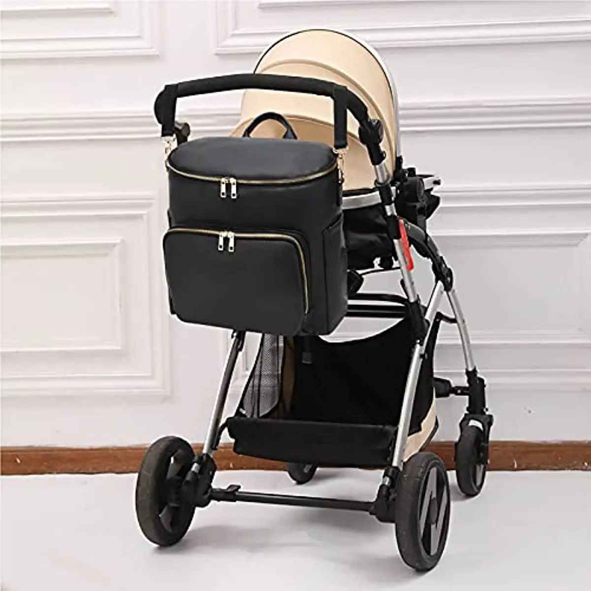 sac a langer chic cuir mompratique attaché à la poussette