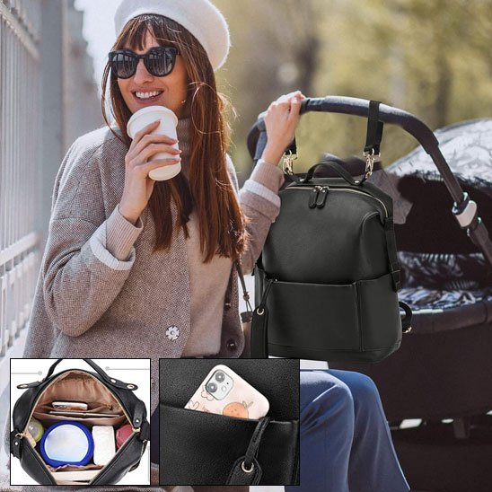 sac à langer imperméable distingué noir attaché a la poussette maman assise sur un banc en buvant de café