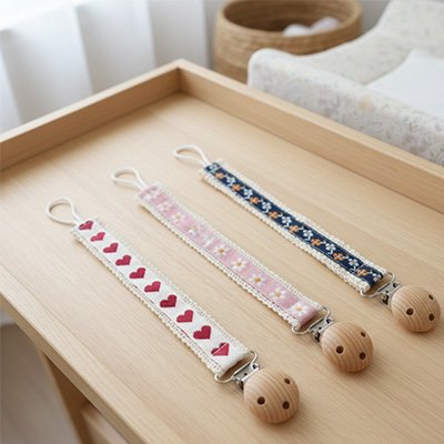 attache tetine clip colorée différents motifs