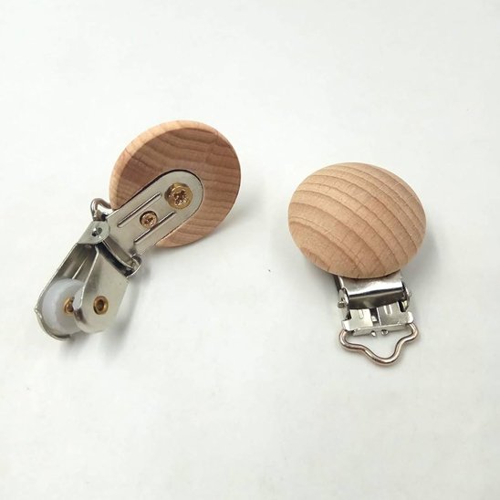 attache tetine en bois fiable