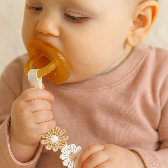 Attache tétine fleur | Stylée - Havre Bébé