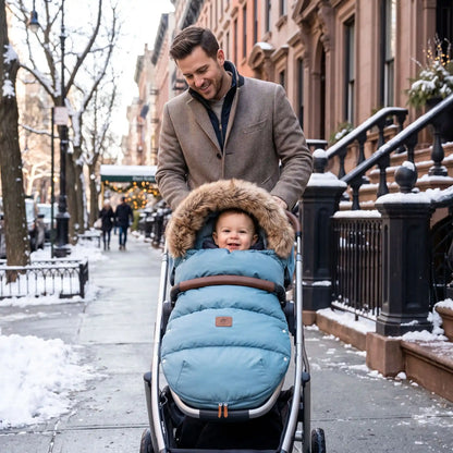 bébé dans chanceliere cosy bebe thermique avec papa en ville