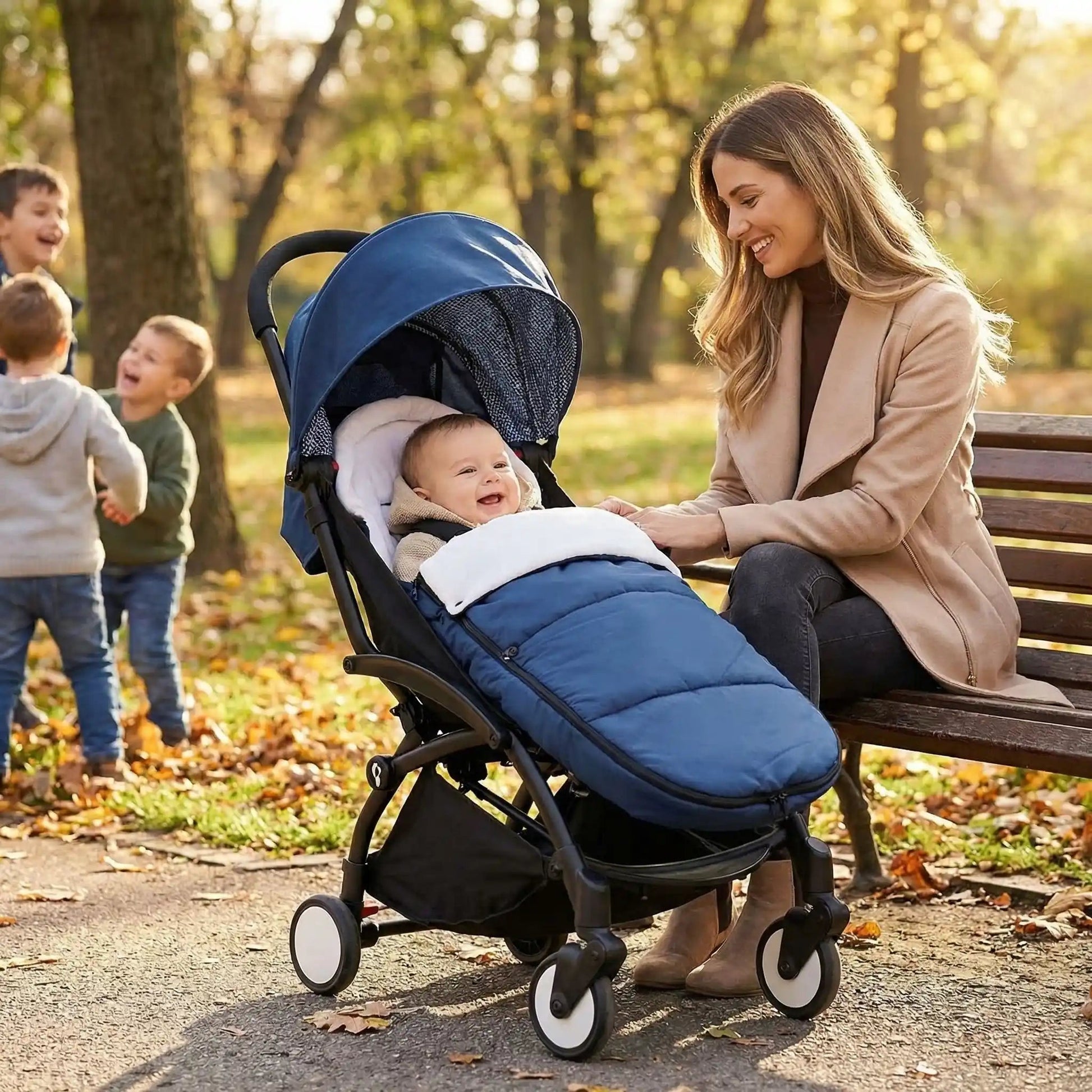 bébé dans chanceliere hiver bebe double épaisseur avec maman au parc
