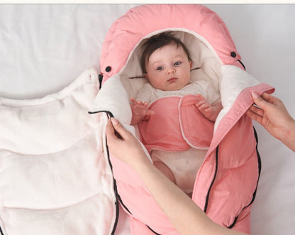 bébé dans chanceliere hiver bebe doudou au lit