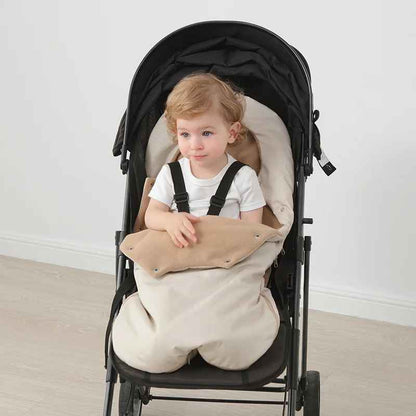 bébé dans chancelière pour cosy baby douillet