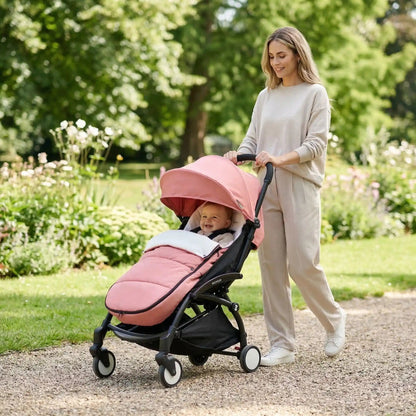 bébé dans chancelieres bebe polaire moelleuse avec maman 