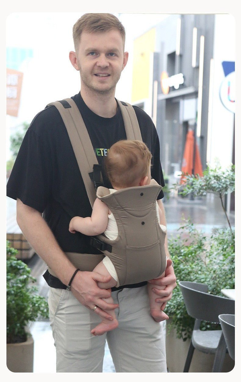 bébé dans porte bébé comfortpro avec papa