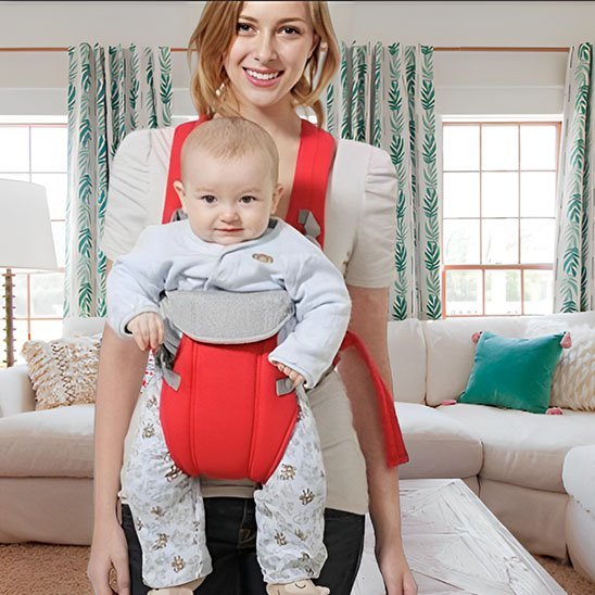 bébé dans porte bébé ergonomique premium rouge avec maman