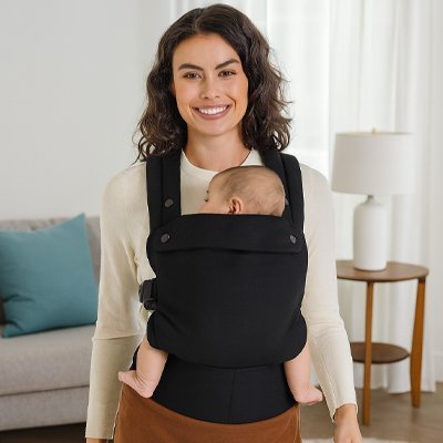 bébé dans porte bébé physio ergonomique