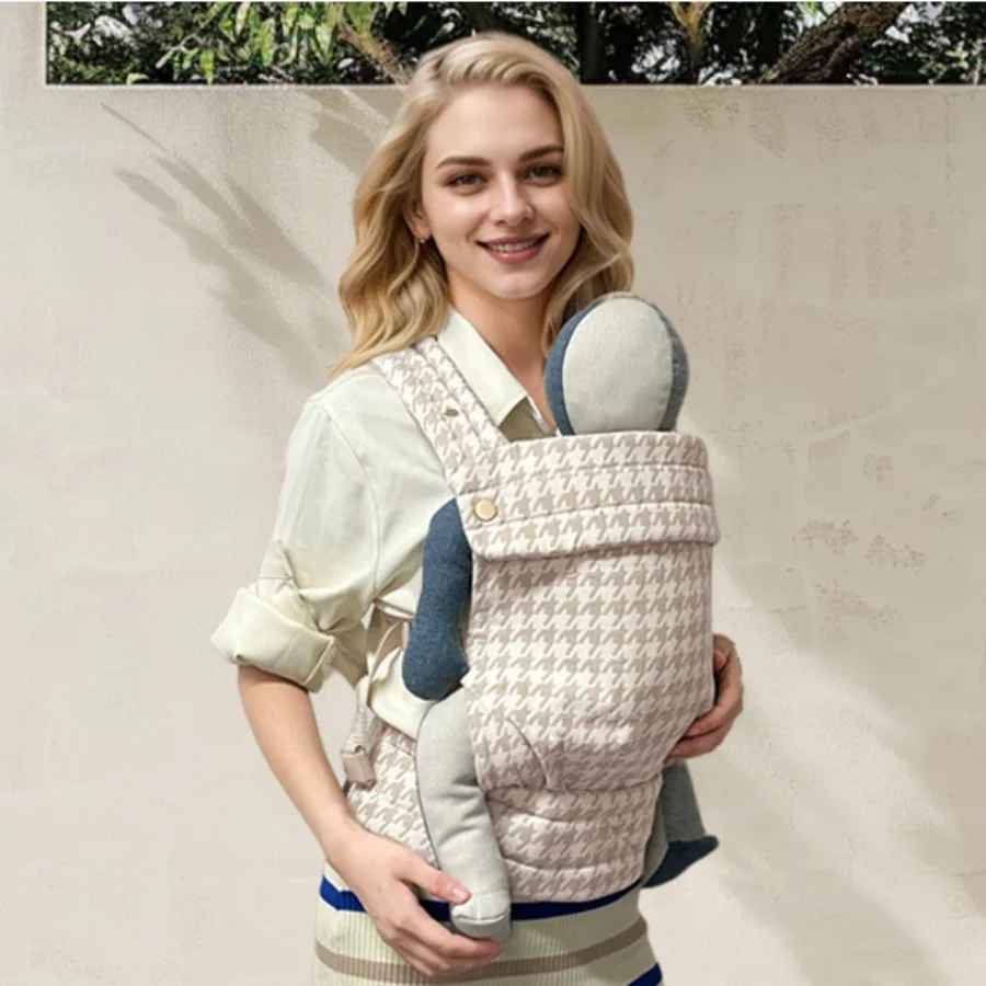 bébé dans porte-bébé physiologique coton naturel