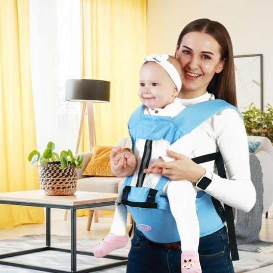 bébé dans porte bebe soulageconfort