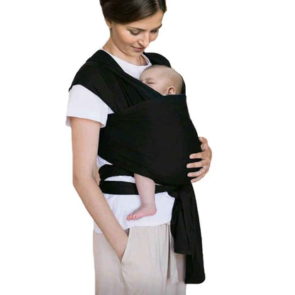 bébé endormi dans une écharpe de portage bébé comfort liberty