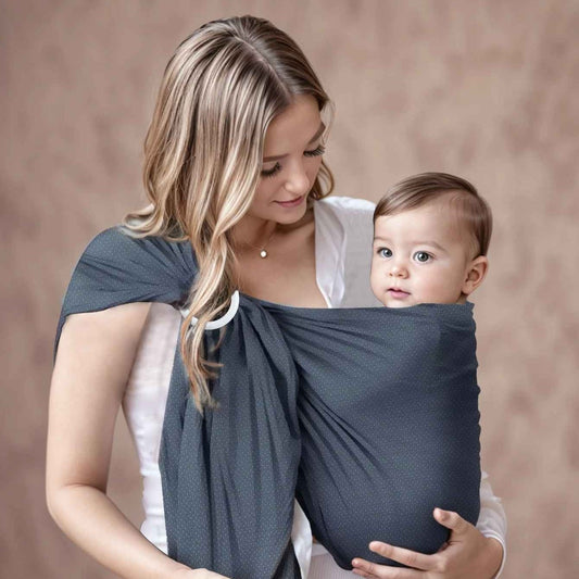 bébé éveillé en écharpe de portage ultra légère