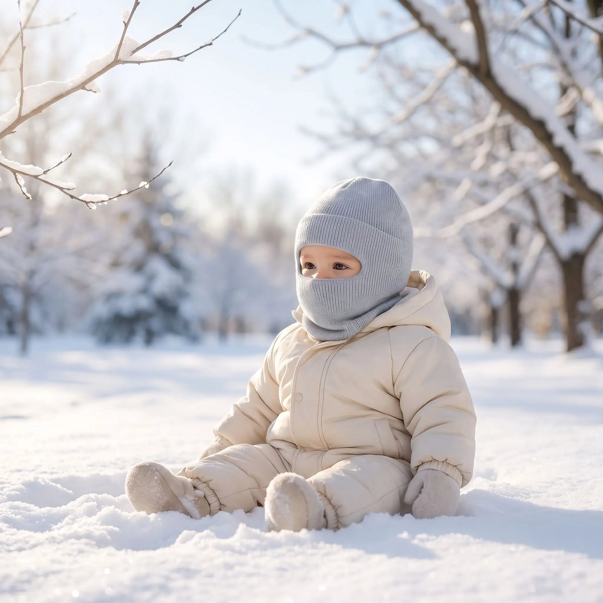 bébé porte cagoule bebe protègedoux au parc 