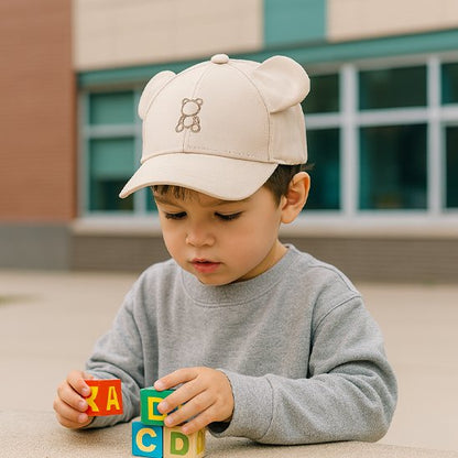 bébé porte casquette pour bébé sunconfort devant la maison