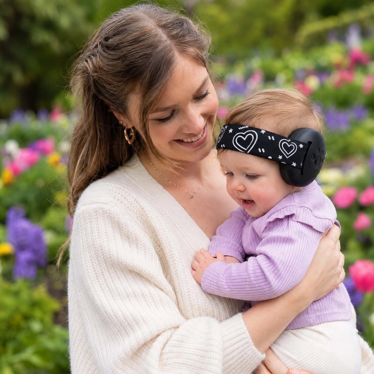 bébé porte casque bébé anti bruit serenity avec maman au parc