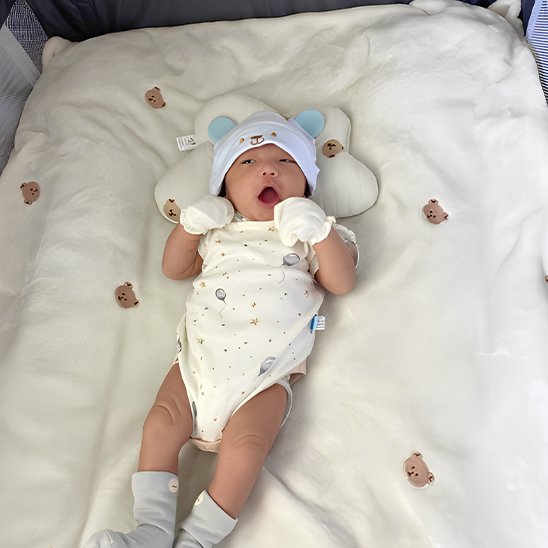 bébé sur la couverture poussette hiver babysoft 