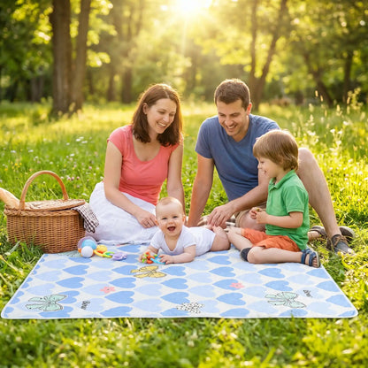 bébé sur tapis à langer de voyage butterfly au jardin avec famille
