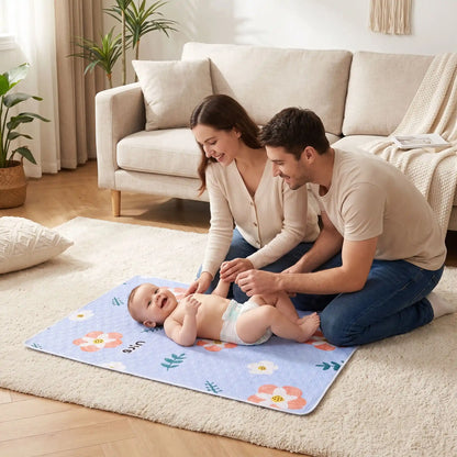 bebe sur tapis pour changer bebe sunflower au salon avec famille