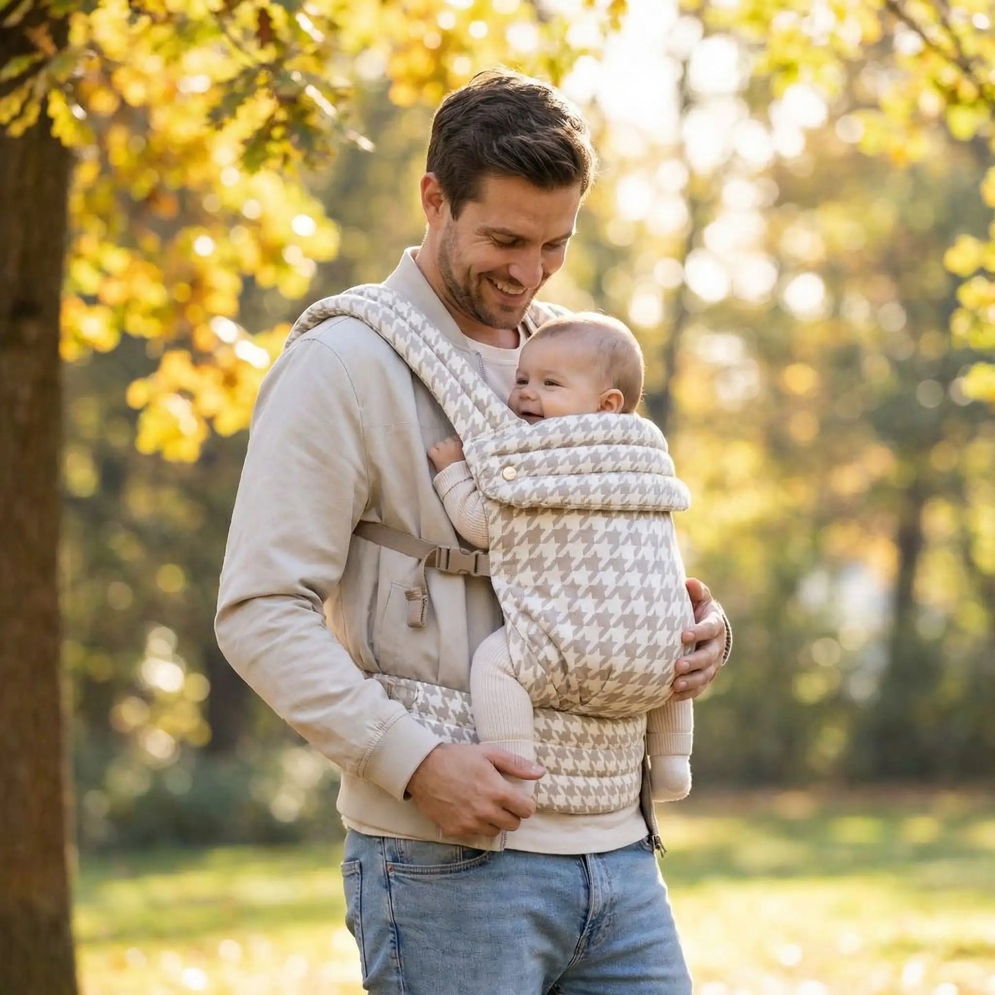 bébé en porte-bébé physiologique coton naturel avec papa