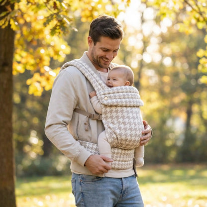 bébé en porte-bébé physiologique coton naturel avec papa