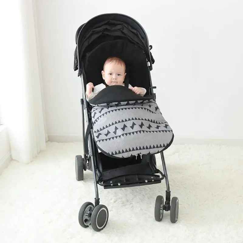 bébé éveillé dans chanceliere bebe | polar - cozy à la poussette dans la chambre