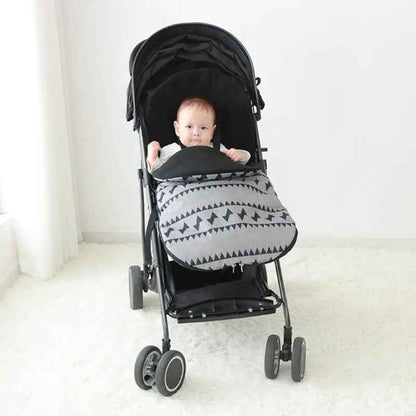 bébé éveillé dans chanceliere bebe | polar - cozy à la poussette dans la chambre