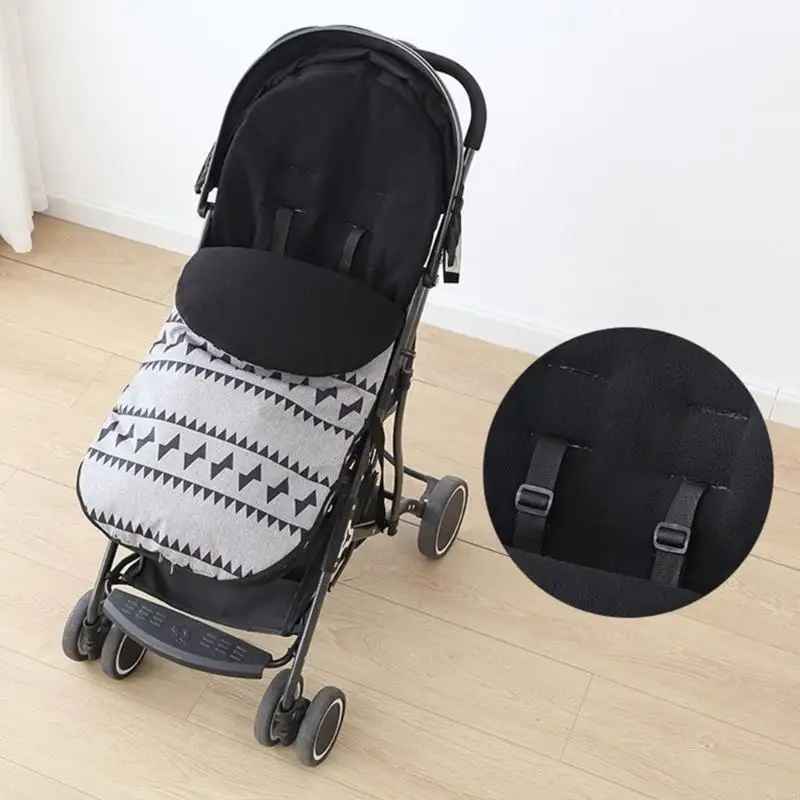 chanceliere bebe polar cozy fixée sur la poussette