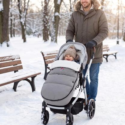 chanceliere bebe snug avec bébé au parc avec papa