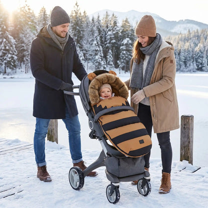 chancelière chaude bébé douxcocon avec bébé au bord d'eau avec sa famille