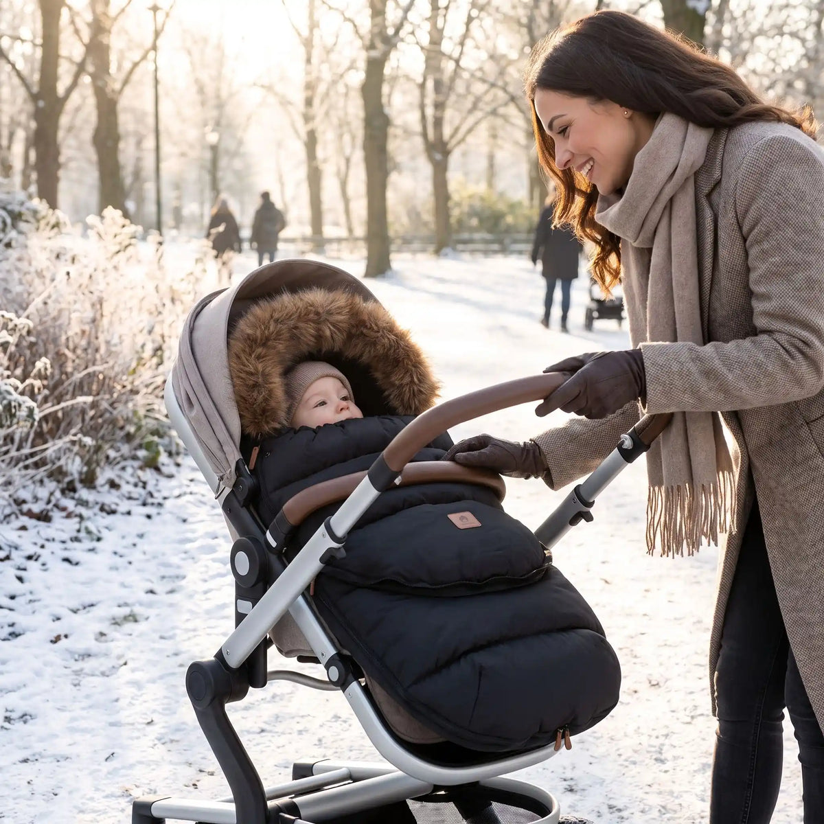 chanceliere cosy bebe thermobaby avec bébé au parc avec maman