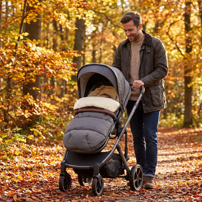 chanceliere cosy poussette pelisse avec bébé au bis avec papa