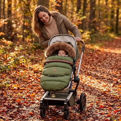 chancelière cosy thermoglace avec bébé au bois avec maman
