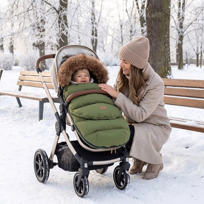 chancelière cosy thermoglace avec bébé au parc avec maman