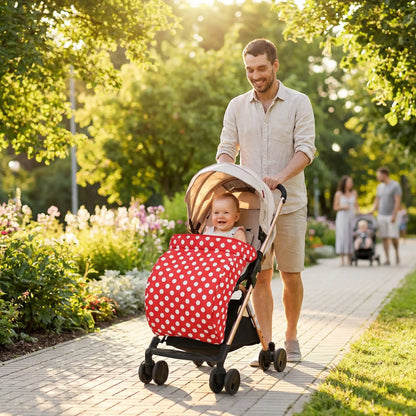 chancelière été respirante avec bébé dans la poussette au parc avec papa