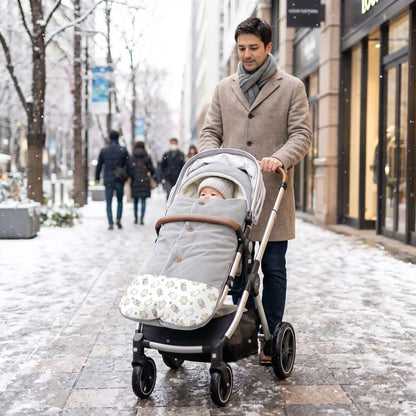 chanceliere hiver pour poussette bulle avec bébé en ville avec papa