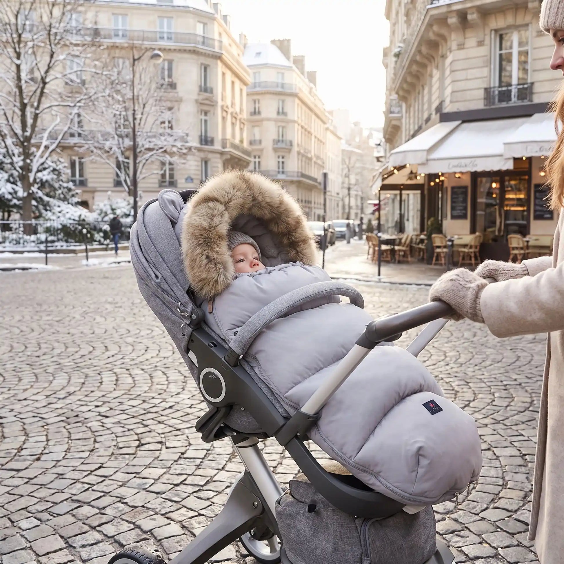 chanceliere hiver protection polaire avec bébé en ville avec maman