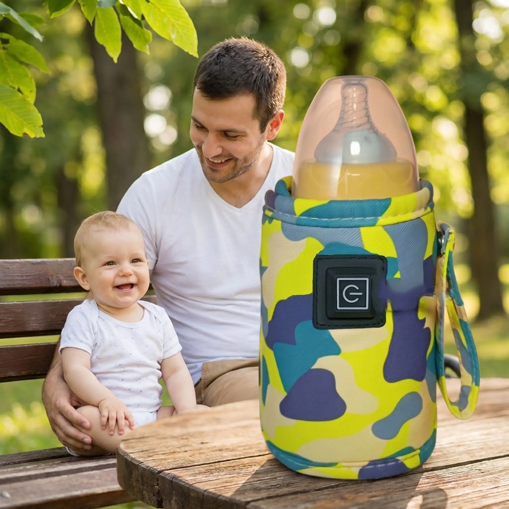 chauffe biberon portable babynomade sur la table au parc avec bébé et papa