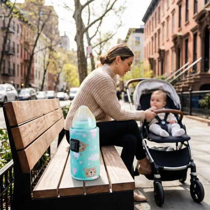 chauffe eau biberon nomade easytravel sur le banc en ville avec bébé et maman
