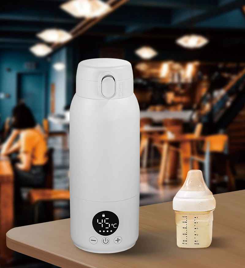 chauffe lait portable autonome sur la table avec biberon