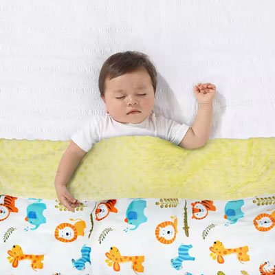couverture cosy hiver chaude sur bébé endormi
