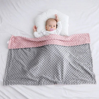 couverture cosy hiver ouaté sur bébé au lit