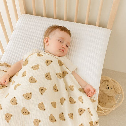 couverture poussette suave sur bébé endormi dans le berceau