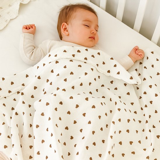 couverture poussette suave sur bébé endormi