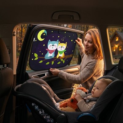 maman ajuste pare soleil voiture bébé doudou sur vitre avec bébé