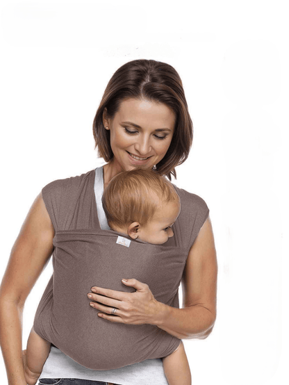 maman avec bébé dans bebe portage echarpe comfy freedom