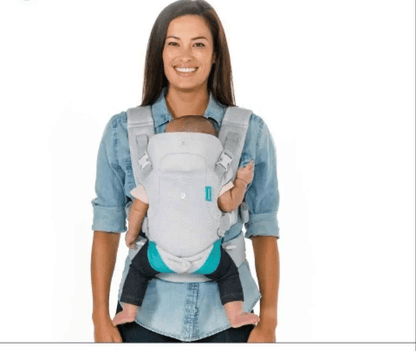 maman porte bébé dans porte bébé physiologique comfort