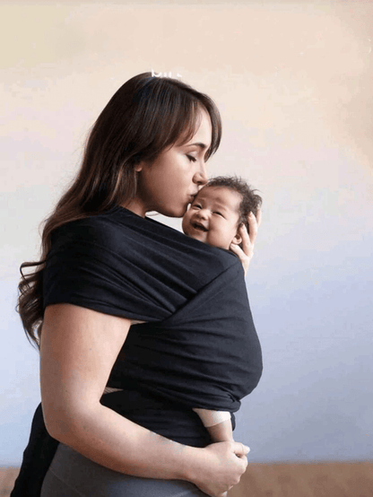 maman porte bébé en écharpe de portage bébé comfort liberty