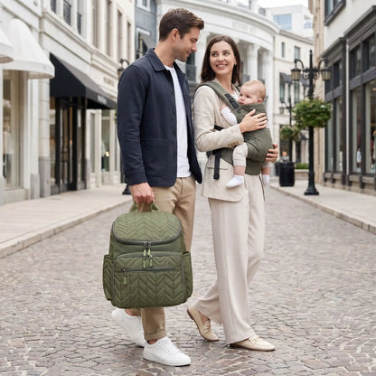 papa porte sac a langer bebe impermeable green en ville avec maman et bébé
